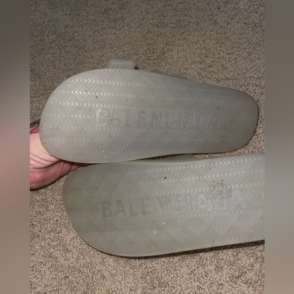 Balenciaga sandals size 38 similar to a size eight - Picture 3 of 3